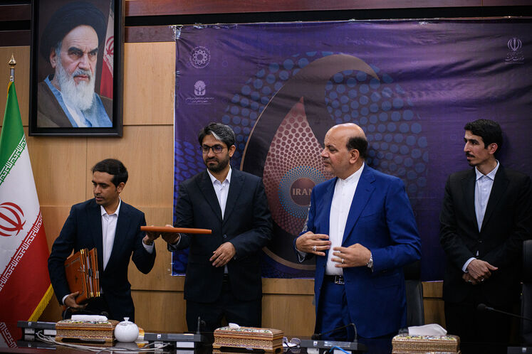 آیین امضای ۹ تفاهمنامه توسعه میدانهای نفت و گاز با شرکتهای اکتشاف و تولید