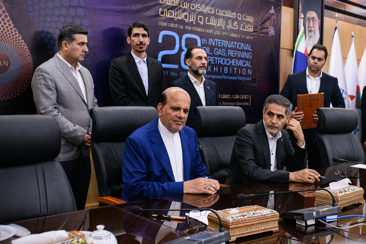 آیین امضای ۹ تفاهمنامه توسعه میدانهای نفت و گاز با شرکتهای اکتشاف و تولید