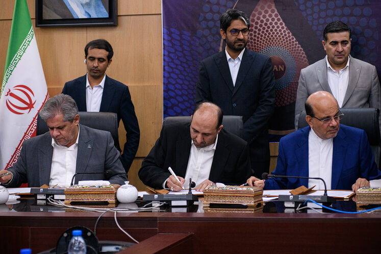 آیین امضای ۹ تفاهمنامه توسعه میدانهای نفت و گاز با شرکتهای اکتشاف و تولید