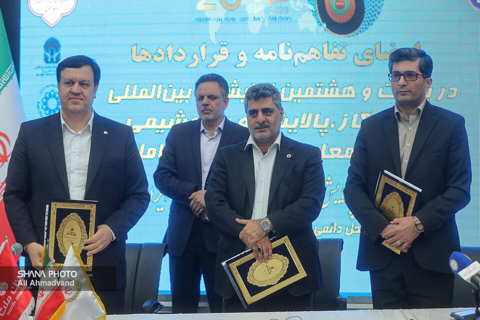 ۱۳ تفاهمنامه در زمینه توسعه زیرساختهای صنعت پالایش امضا شد ۱۳ تفاهمنامه در زمینه توسعه زیرساختهای صنعت پالایش امضا شد