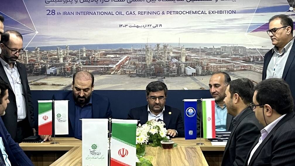 پژوهشگاه صنعت نفت ۳ قرارداد و یک تفاهمنامه امضا کرد