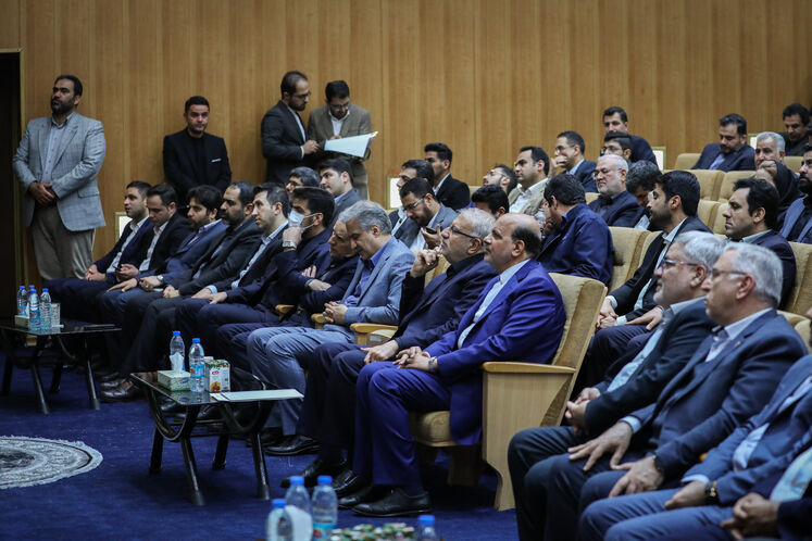 آیین امضای ۱۵ قرارداد و موافقتنامه در روز پایانی بیستوهشتمین نمایشگاه بینالمللی نفت