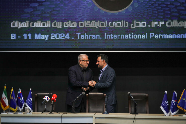 آیین امضای ۱۵ قرارداد و موافقتنامه در روز پایانی بیستوهشتمین نمایشگاه بینالمللی نفت