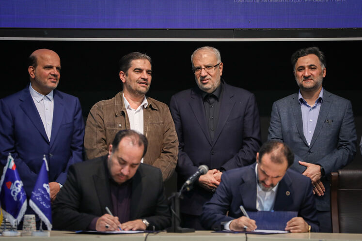 آیین امضای ۱۵ قرارداد و موافقتنامه در روز پایانی بیستوهشتمین نمایشگاه بینالمللی نفت