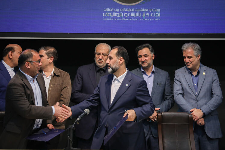 آیین امضای ۱۵ قرارداد و موافقتنامه در روز پایانی بیستوهشتمین نمایشگاه بینالمللی نفت