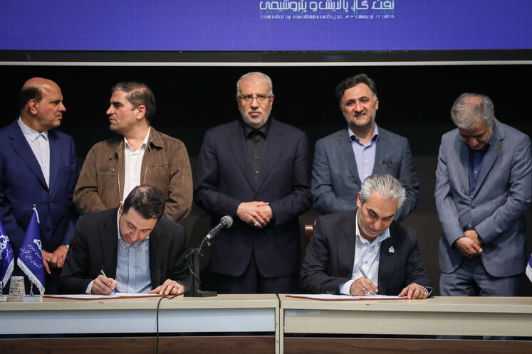 آیین امضای ۱۵ قرارداد و موافقتنامه در روز پایانی بیستوهشتمین نمایشگاه بینالمللی نفت