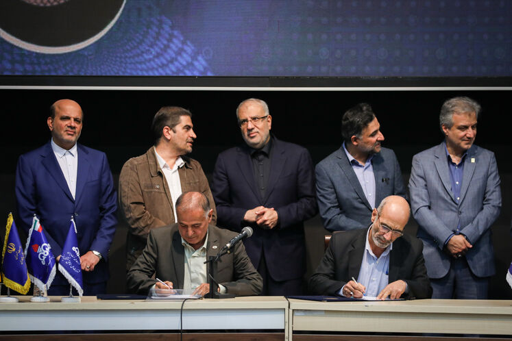 آیین امضای ۱۵ قرارداد و موافقتنامه در روز پایانی بیستوهشتمین نمایشگاه بینالمللی نفت