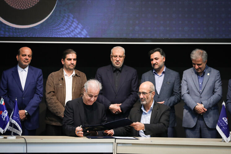 آیین امضای ۱۵ قرارداد و موافقتنامه در روز پایانی بیستوهشتمین نمایشگاه بینالمللی نفت