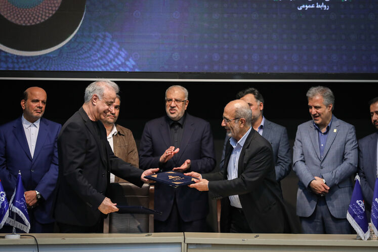 آیین امضای ۱۵ قرارداد و موافقتنامه در روز پایانی بیستوهشتمین نمایشگاه بینالمللی نفت