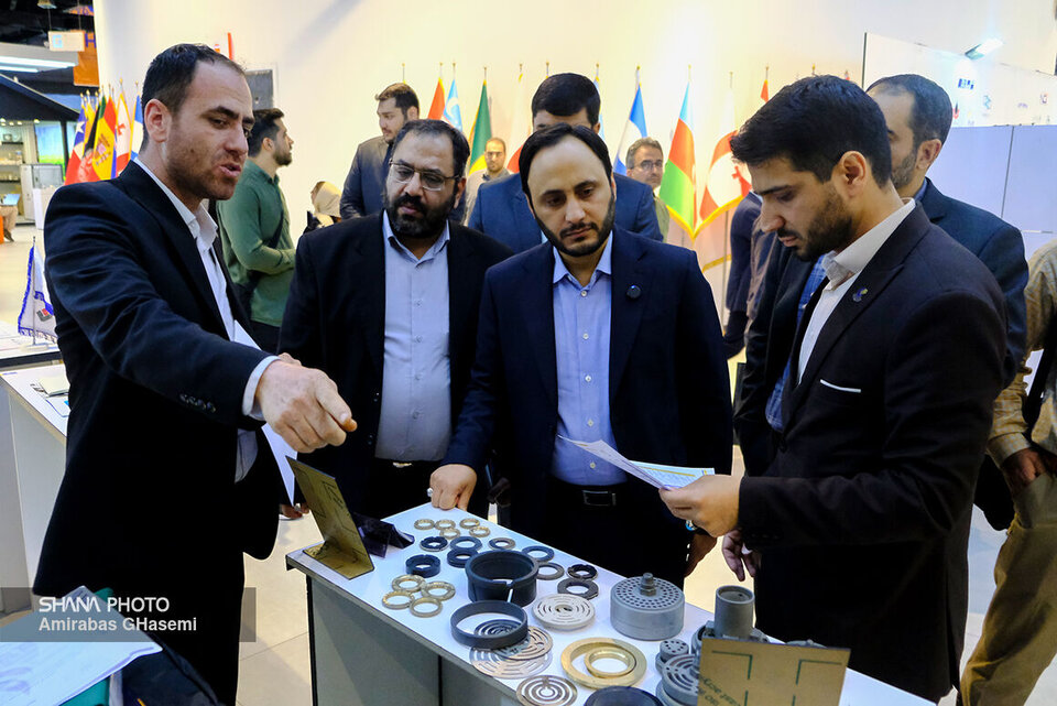 امضای یک میلیارد دلار قرارداد بین وزارت نفت و دانشبنیانها امضای یک میلیارد دلار قرارداد بین وزارت نفت و دانشبنیانها