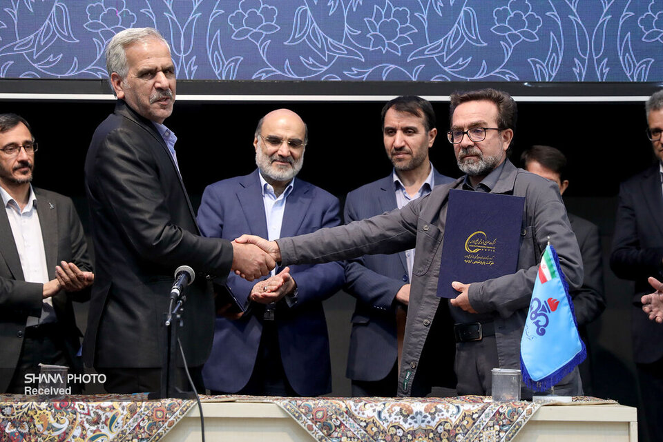 پتروشیمی ارومیه برای رفع نیازهای دانشمحور تفاهمنامه امضا کرد پتروشیمی ارومیه برای رفع نیازهای دانشمحور تفاهمنامه امضا کرد