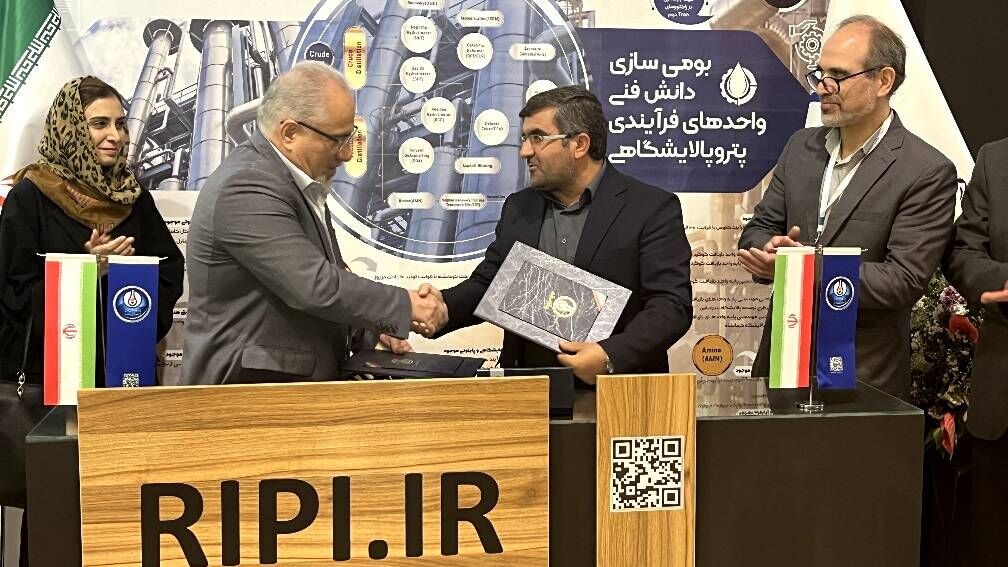 پژوهشگاه صنعت نفت با یک شرکت تولیدکننده سیمان قرارداد همکاری امضا کردند