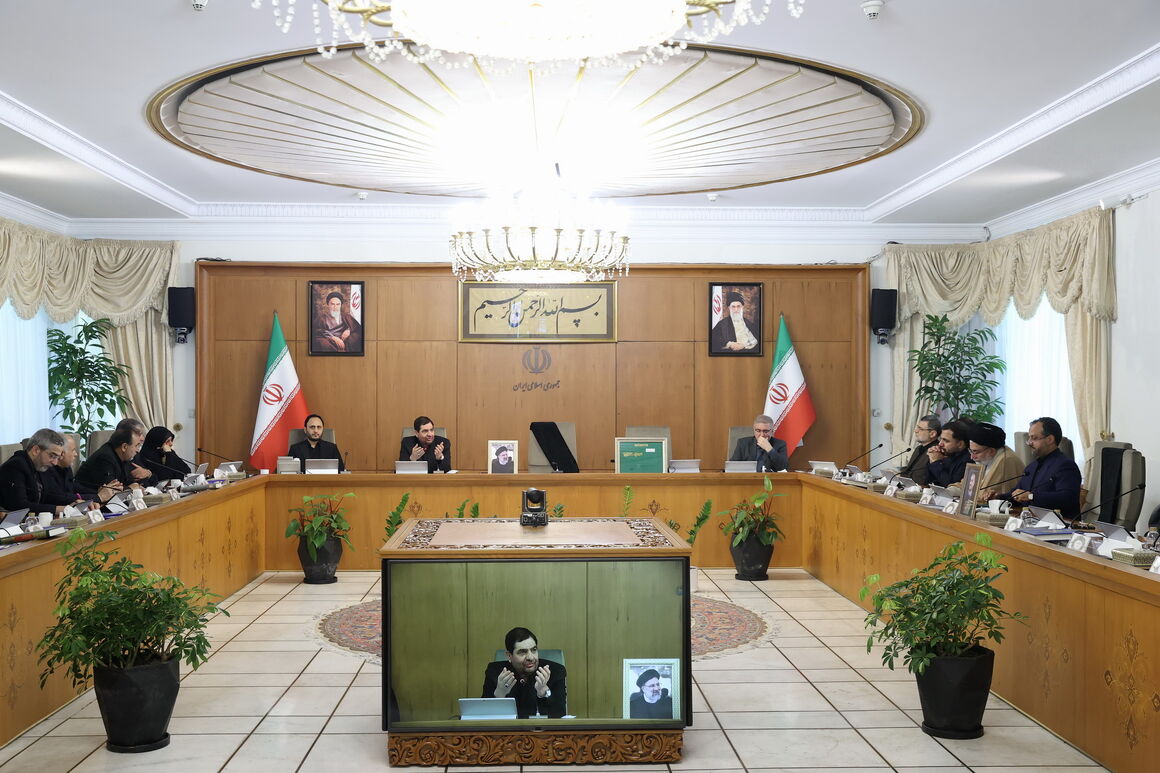 اعضای دولت بدون هیچگونه وقفه و تعلل به کار خود ادامه دهند اعضای دولت بدون هیچگونه وقفه و تعلل به کار خود ادامه دهند