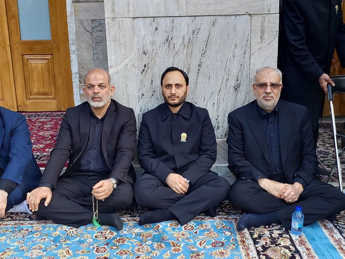 حضور وزیر نفت در آیین تشییع «شهید جمهور» در مشهد مقدس حضور وزیر نفت در آیین تشییع «شهید جمهور» در مشهد مقدس