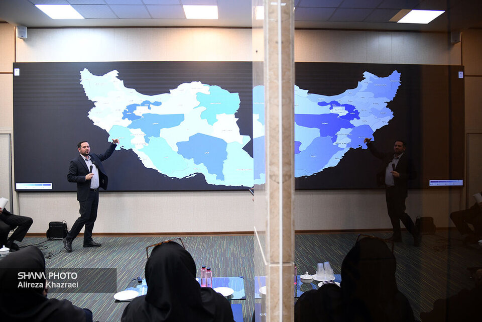 مرکز پایش و تحلیل داده شرکت ملی پالایش و پخش فرآوردههای نفتی رونمایی شد مرکز پایش و تحلیل داده شرکت ملی پالایش و پخش فرآوردههای نفتی رونمایی شد