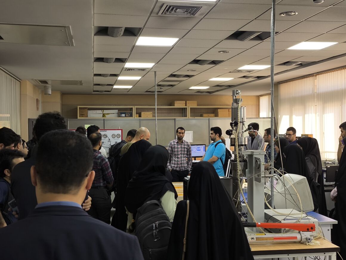 تعدادی از نخبگان رشتههای نفتی از پژوهشگاه صنعت نفت بازدید کردند تعدادی از نخبگان رشتههای نفتی از پژوهشگاه صنعت نفت بازدید کردند