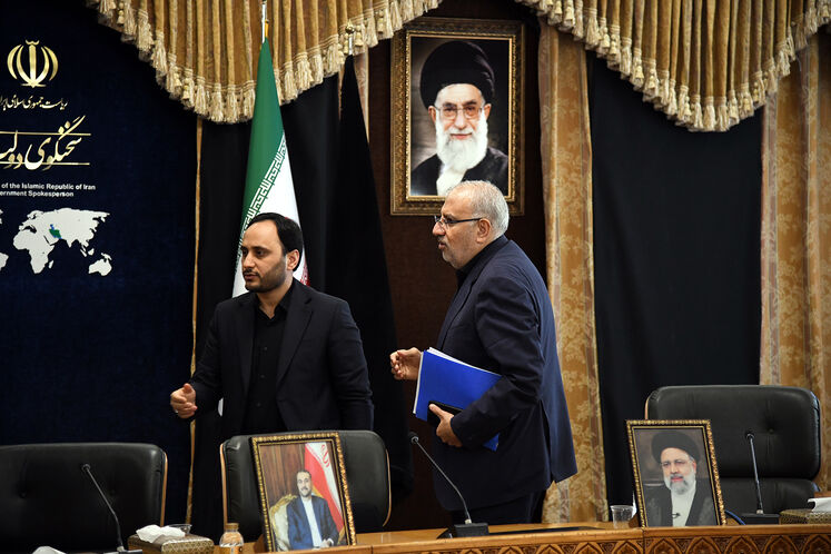 نشست خبری مشترک جواد اوجی، وزیر نفت و علی بهادری‌جهرمی، سخنگوی دولت