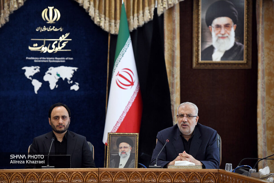 دولت سیزدهم تولید روزانه نفت ایران را از ۲.۲ به ۳.۶ میلیون بشکه رساند/ تکمیل ۱۵۵ پروژه بلاتکلیف در دولت شهید رئیسی دولت سیزدهم تولید روزانه نفت ایران را از ۲.۲ به ۳.۶ میلیون بشکه رساند/ تکمیل ۱۵۵ پروژه بلاتکلیف در دولت شهید رئیسی