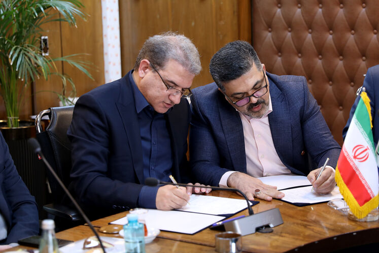 آیین امضای قرارداد احداث واحد های آمونیاک پتروشیمی گلستان