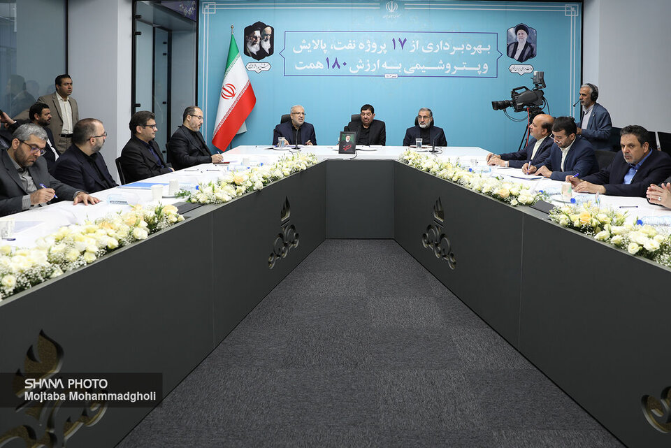 آیین بهرهبرداری از ۱۷ طرح صنعت نفت، پالایش و پتروشیمی آیین بهرهبرداری از ۱۷ طرح صنعت نفت، پالایش و پتروشیمی