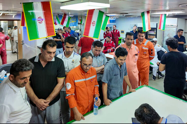 حضور کارکنان سکوهای پارس جنوبی در انتخابات ریاستجمهوری چهاردهم