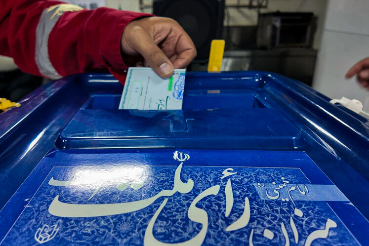 حضور کارکنان سکوهای پارس جنوبی در انتخابات ریاستجمهوری چهاردهم