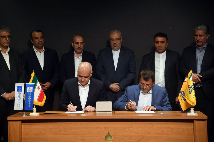 امضای تفاهمنامه تعویض یک میلیون دستگاه بخاری با بازده بالا به جای بخاریهای با بازدهی کم، بین شرکت بازرگانی گاز ایران و یک شرکت داخلی، همزمان با آغاز معاملههای گواهی صرفهجویی گاز