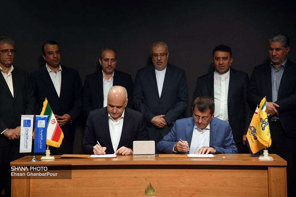 تفاهمنامه طرح جایگزینی یک میلیون دستگاه بخاری بازده بالا با بازده کم امضا شد تفاهمنامه طرح جایگزینی یک میلیون دستگاه بخاری بازده بالا با بازده کم امضا شد