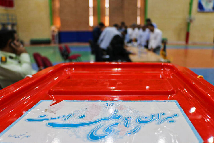 حضور کارکنان سکوهای پارس جنوبی در مرحله دوم انتخابات ریاستجمهوری چهاردهم
