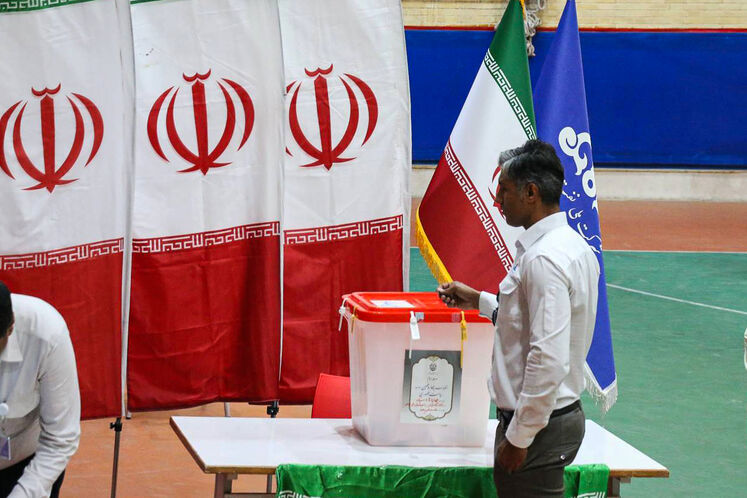 حضور کارکنان سکوهای پارس جنوبی در مرحله دوم انتخابات ریاستجمهوری چهاردهم