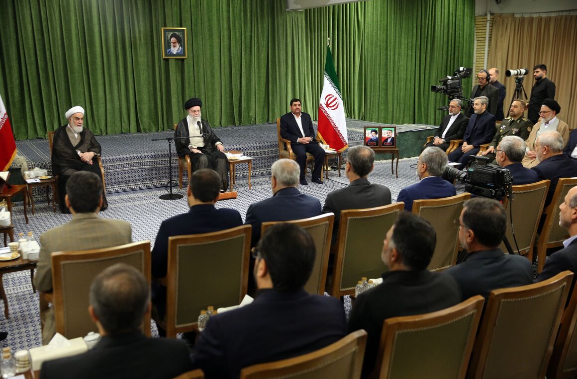 شهید رئیسی به ظرفیتها و تواناییهای داخلی برای حل مشکلات کشور اعتقاد داشت شهید رئیسی به ظرفیتها و تواناییهای داخلی برای حل مشکلات کشور اعتقاد داشت