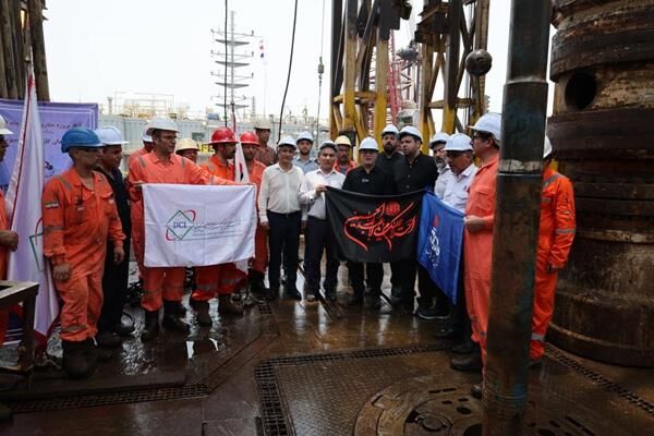 عملیات حفاری ۳۵ حلقه چاه درونمیدانی پارس جنوبی آغاز شد عملیات حفاری ۳۵ حلقه چاه درونمیدانی پارس جنوبی آغاز شد