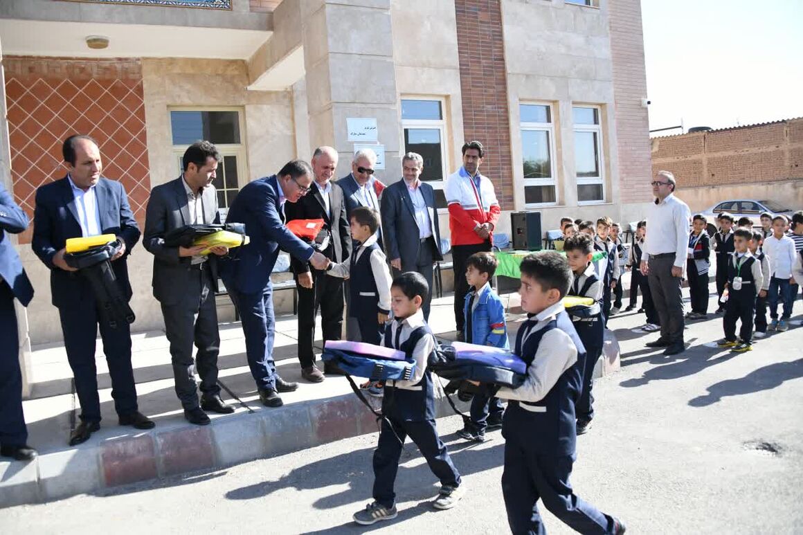 صنعت نفت الفبای فردا را می‌نویسد