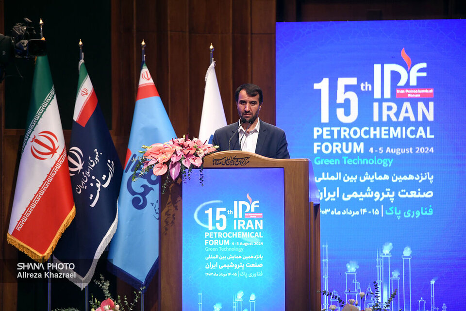 تأمین خوراک پایدار از اولویتهای نخست وزارت نفت برای واحدهای پتروشیمی است/ تولید ۸۰ میلیون تن محصول پتروشیمی تا پایان ۱۴۰۳ تأمین خوراک پایدار از اولویتهای نخست وزارت نفت برای واحدهای پتروشیمی است/ تولید ۸۰ میلیون تن محصول پتروشیمی تا پایان ۱۴۰۳