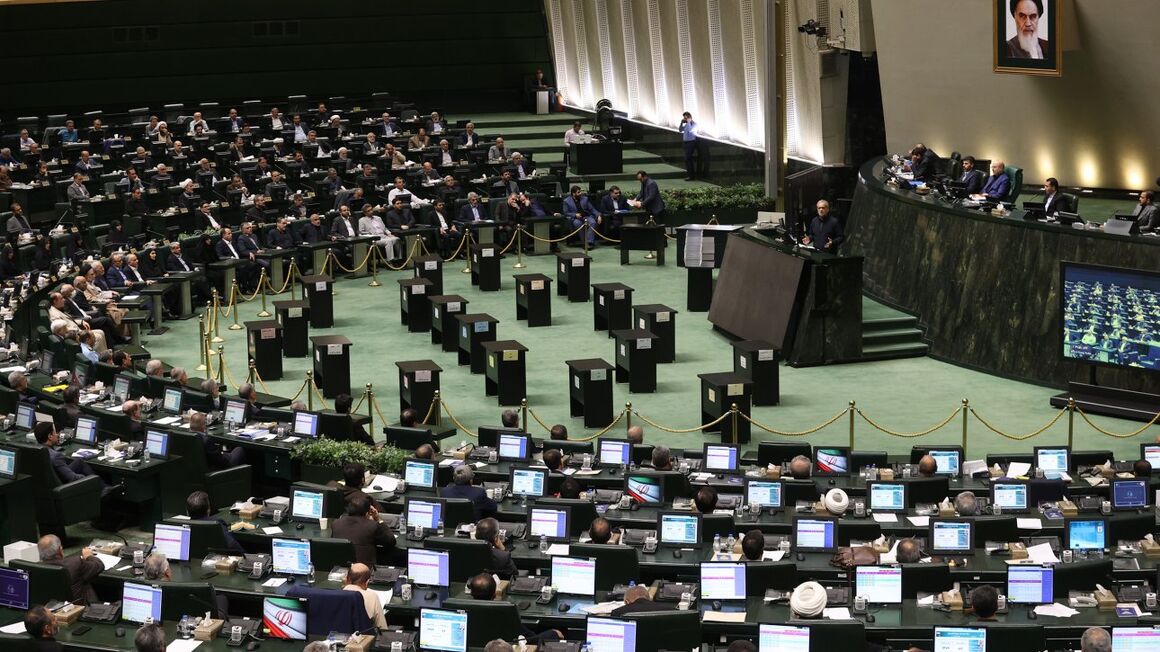 وزیران پیشنهادی گواه پایبندی بنده به شعار وفاق است وزیران پیشنهادی گواه پایبندی بنده به شعار وفاق است