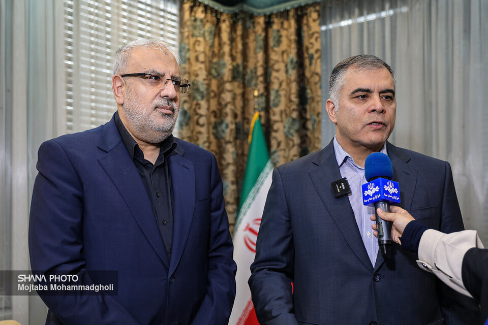 «پاکنژاد» بهطور کامل با صنعت نفت آشناست/ سرمایهگذاری مهمترین موضوعی است که باید به آن پرداخته شود «پاکنژاد» بهطور کامل با صنعت نفت آشناست/ سرمایهگذاری مهمترین موضوعی است که باید به آن پرداخته شود