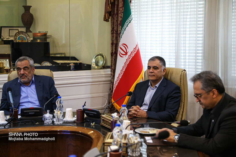 وضع تولید شرکت ملی نفت ایران با حضور وزیر نفت بررسی شد وضع تولید شرکت ملی نفت ایران با حضور وزیر نفت بررسی شد