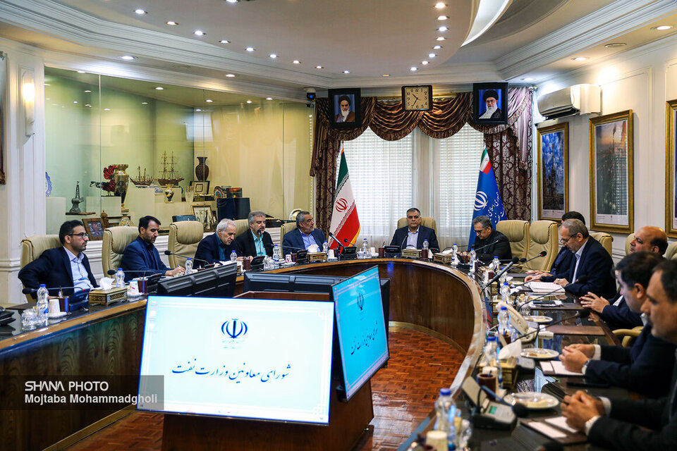 نخستین نشست پاکنژاد با شورای معاونان وزارت نفت برگزار شد نخستین نشست پاکنژاد با شورای معاونان وزارت نفت برگزار شد