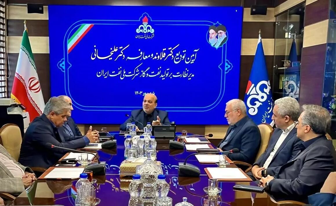 افزایش ۴۰۰ هزار بشکهای تولید نفت، مهمترین مأموریتپاکنژاد به شرکت ملی نفت افزایش ۴۰۰ هزار بشکهای تولید نفت، مهمترین مأموریتپاکنژاد به شرکت ملی نفت