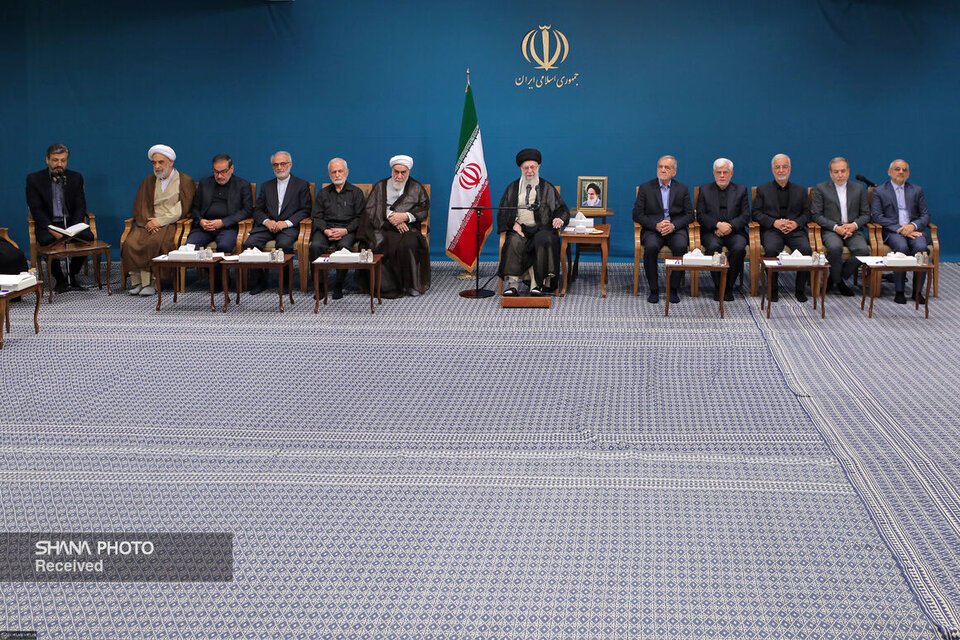 توسعه بخشهای بالادست نفت و بهکارگیری شیوههای جدید استخراج نفت و گاز از اولویتهای مهم کشور است توسعه بخشهای بالادست نفت و بهکارگیری شیوههای جدید استخراج نفت و گاز از اولویتهای مهم کشور است