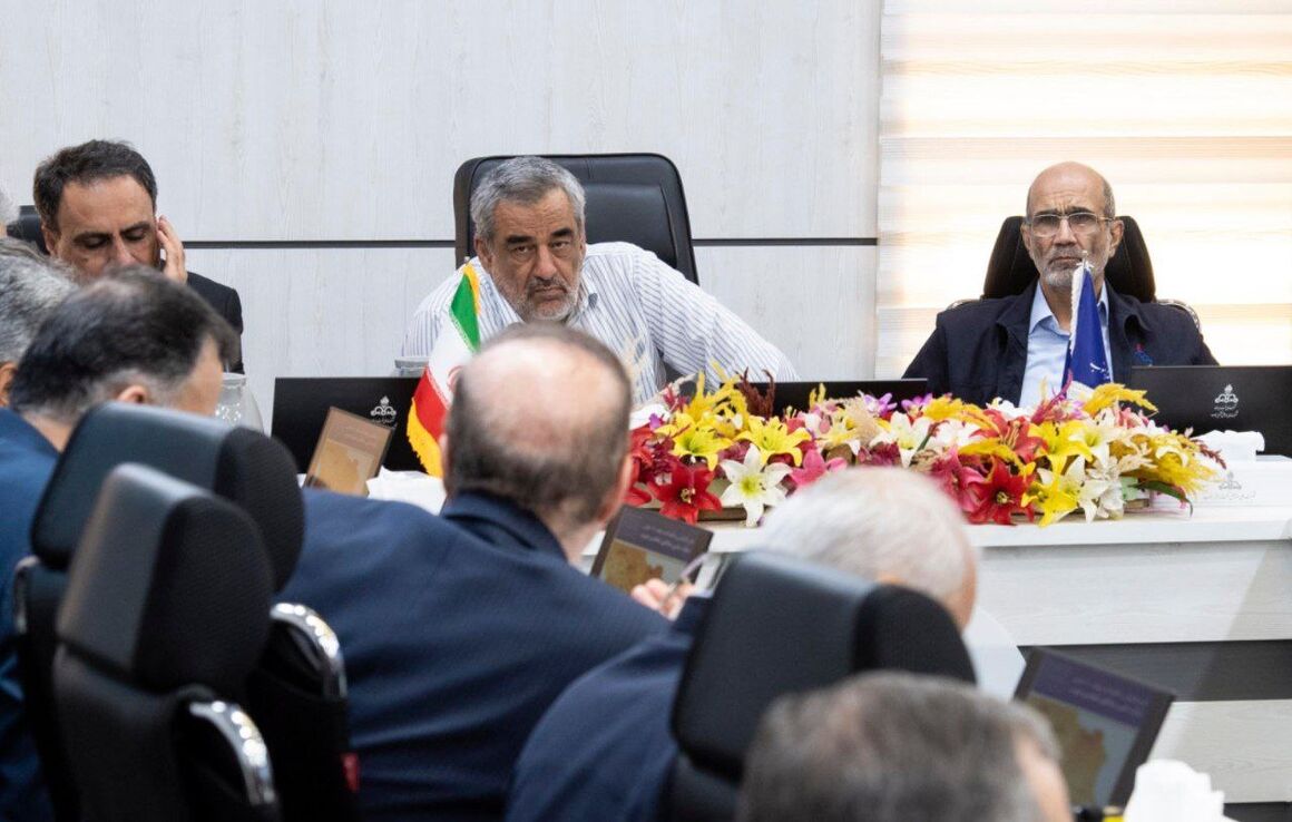 نشست هماندیشی مدیرعامل شرکت ملی نفت  با مدیران ارشد مناطق نفتخیز جنوب برگزار شد نشست هماندیشی مدیرعامل شرکت ملی نفت  با مدیران ارشد مناطق نفتخیز جنوب برگزار شد