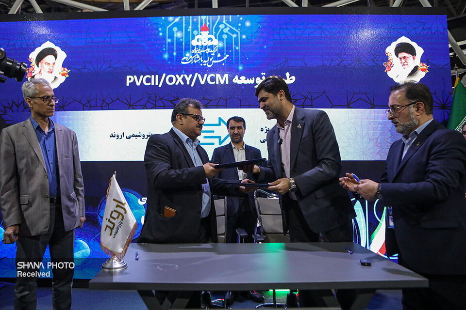 قرارداد و تفاهمنامه اجرای ۵ طرح پتروشیمی در منطقه ویژه اقتصادی پتروشیمی امضا شد قرارداد و تفاهمنامه اجرای ۵ طرح پتروشیمی در منطقه ویژه اقتصادی پتروشیمی امضا شد