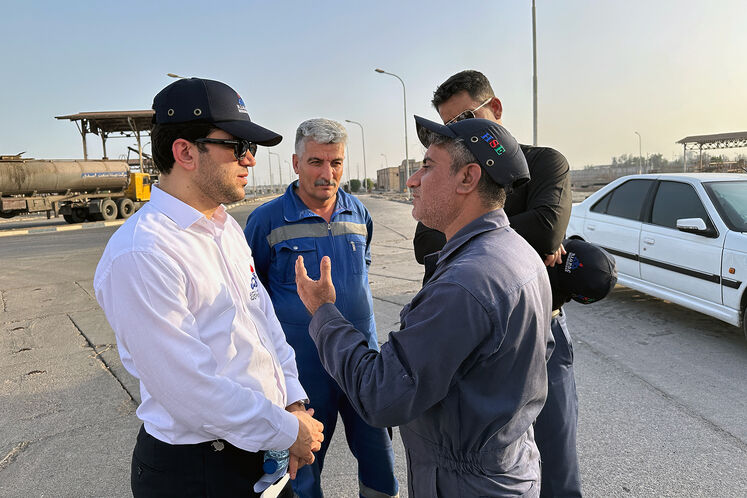 بازدید محمدصادق عظیمیفر، معاون وزیر نفت و مدیرعامل شرکت ملی پالایش و پخش، از پالایشگاهها و پروژههای نفتی بندرعباس