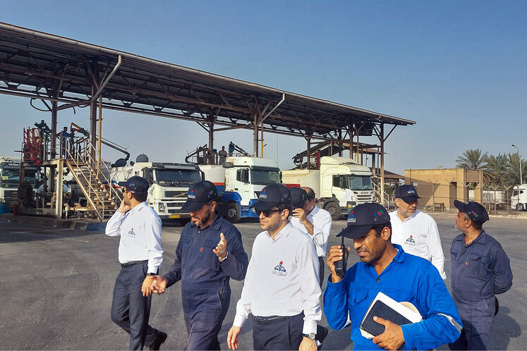 بازدید محمدصادق عظیمیفر، معاون وزیر نفت و مدیرعامل شرکت ملی پالایش و پخش، از پالایشگاهها و پروژههای نفتی بندرعباس