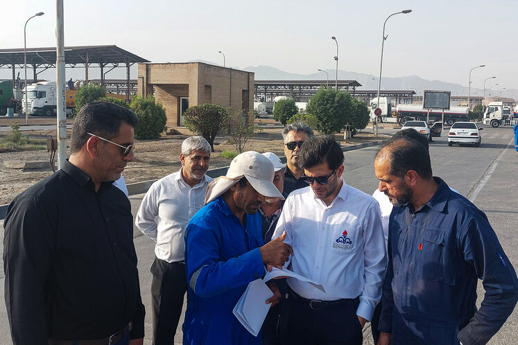 بازدید محمدصادق عظیمیفر، معاون وزیر نفت و مدیرعامل شرکت ملی پالایش و پخش، از پالایشگاهها و پروژههای نفتی بندرعباس