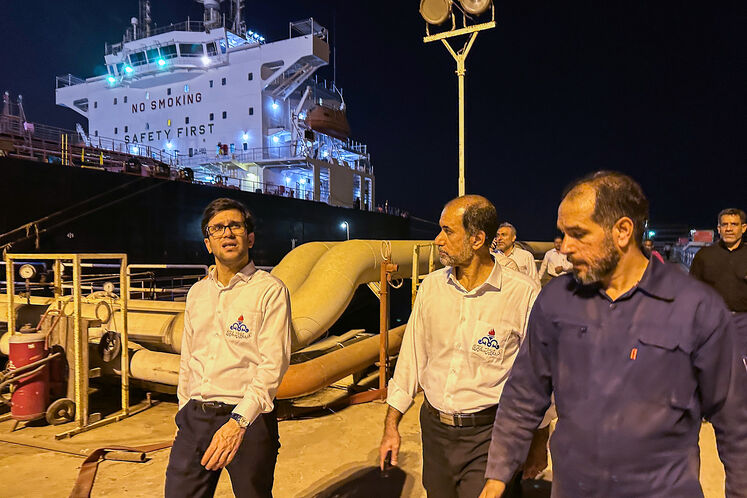بازدید محمدصادق عظیمیفر، معاون وزیر نفت و مدیرعامل شرکت ملی پالایش و پخش، از پالایشگاهها و پروژههای نفتی بندرعباس