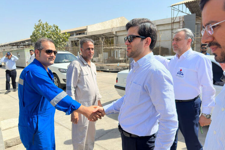 روز دوم سفر محمدصادق عظیمیفر، معاون وزیر نفت و مدیرعامل شرکت ملی پالایش و پخش، به مناطق عملیاتی نفتی در جنوب کشور