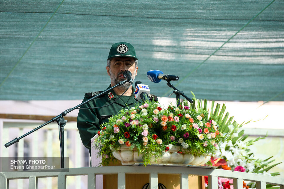 هفته دفاع مقدس فرصتی مغتنم برای تکریم خانواده شهداست هفته دفاع مقدس فرصتی مغتنم برای تکریم خانواده شهداست