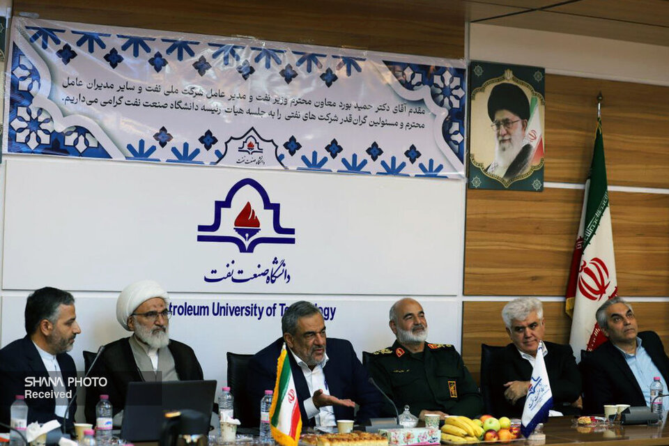 دانشگاه صنعت نفت با تشکیل گروههای مطالعاتی به توسعه میدانهای کوچک کمک کند دانشگاه صنعت نفت با تشکیل گروههای مطالعاتی به توسعه میدانهای کوچک کمک کند