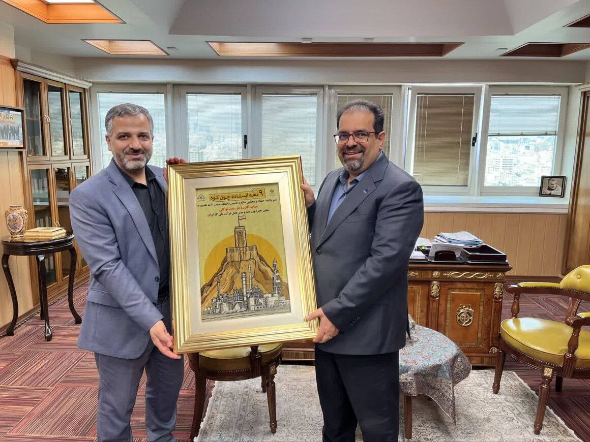 رئیس دانشگاه صنعت نفت با مدیرعامل شرکت ملی گاز دیدار و گفتوگو کرد رئیس دانشگاه صنعت نفت با مدیرعامل شرکت ملی گاز دیدار و گفتوگو کرد